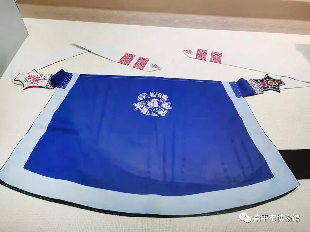 展览蝴蝶泉边好梳妆白族服饰文化展在南平市博物馆开展