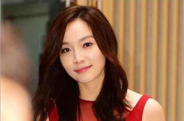 结婚13天就闪离,如今43岁依旧单身一人_李敏英