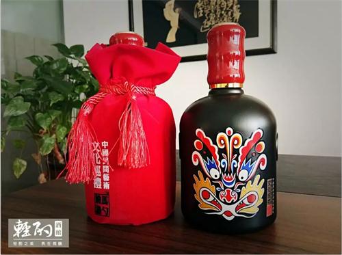 那微醺的感觉 像极了爱情_脸谱