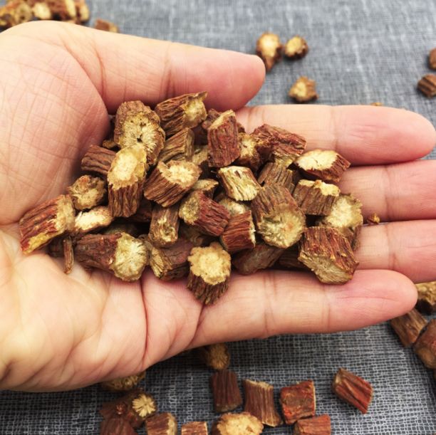 04丹参玉楂饮:动脉不,高血压丹参,玉竹,山楂各15g,煎水饮用,用于