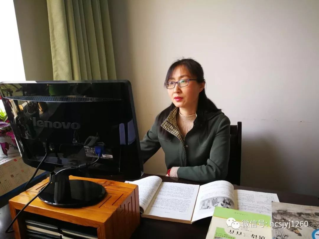 何亚妮教学教研两相依求是求真求正道弘扬爱国奋斗精神建功立业新时代