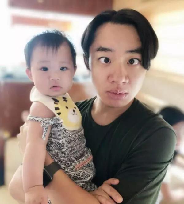 自称不当啰嗦爸,王祖蓝晒小情人照片,女儿嘴巴鼻子堪称复制品_方力申