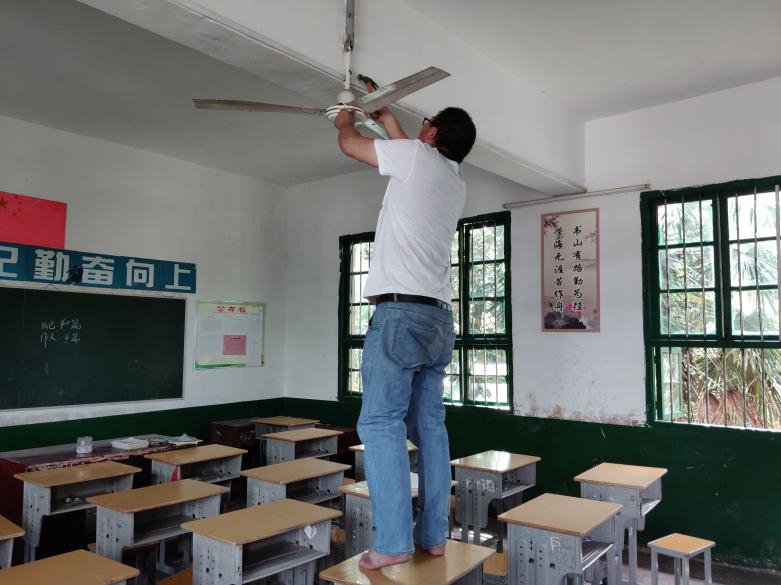 淳朴低调,新桥中的亮星——新桥小学校长:肖军玉