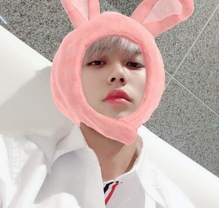 林彦俊素颜自拍经粉丝提醒用贴纸相机看到图五再也不是制霸