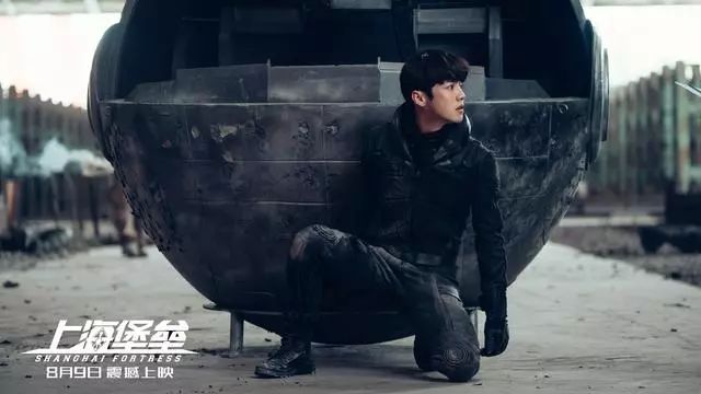 鹿晗高烧39度穿“睡衣”受采访，坦言《上海堡垒》最困难的是文戏