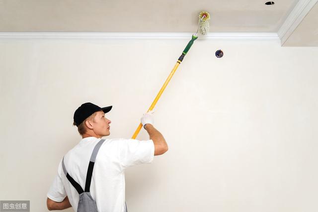 相信大家根据下文中刷乳胶漆的步骤和操作方法之后,能够在墙面刷漆时