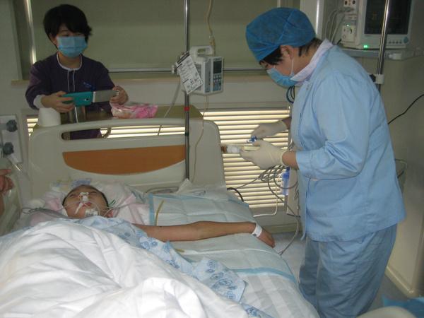 30岁小伙突然昏迷入院下了病危医生怎么能把它当水喝