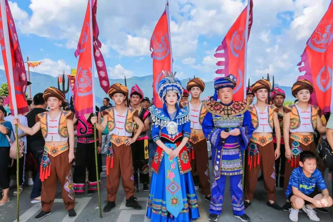 新闻2019土家女儿会盛大开幕百寨万人齐聚奥山集团梭布垭石林景区
