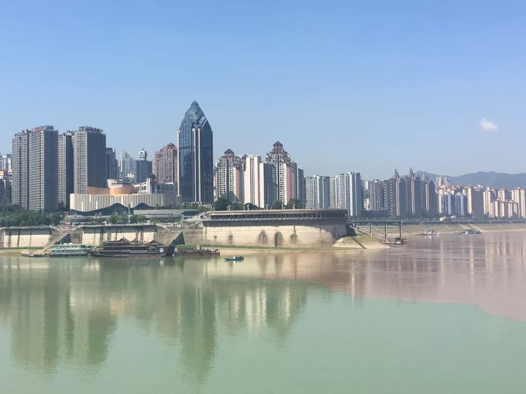 涪陵万达广场发生了什么居然引来这么多小记者