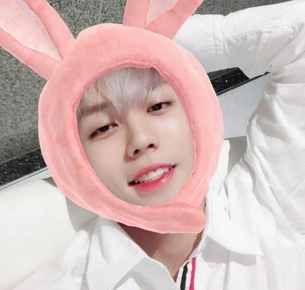 林彦俊素颜自拍经粉丝提醒用贴纸相机看到图五再也不是制霸