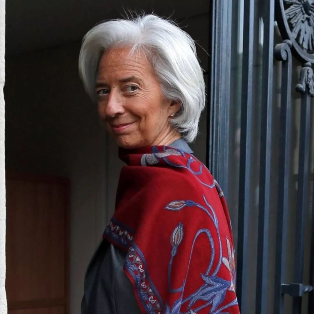 法国女人都小鸟依人这个60多岁的摩羯法国女给了我一个响亮的耳光