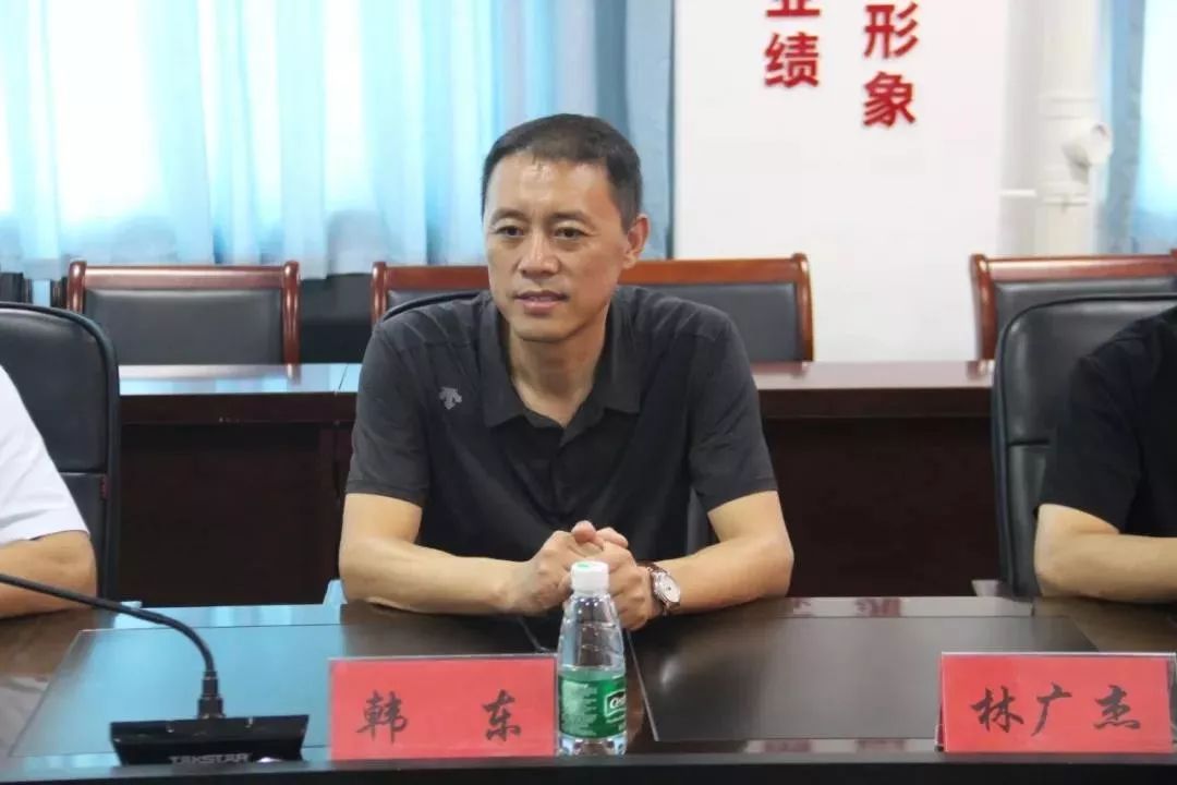 区中心医院副院长袁超逐一介绍了帮扶人员,并与定陶区人民医院相关