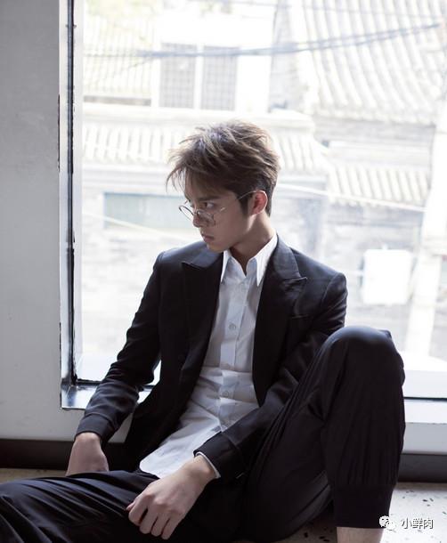 体育竞技剧成热潮小狼狗演员们露个腹肌就想火