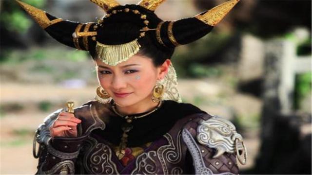 孙悟空知道自己有错在先,所以只是闪躲并不出手,罗刹女看打不过他便