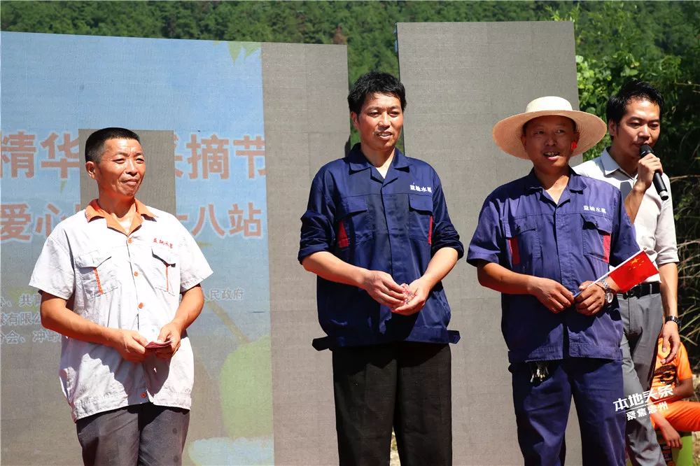 【网友e家亲】他来了,他来了!他捧着脆爽味甜的精华梨向你走来了