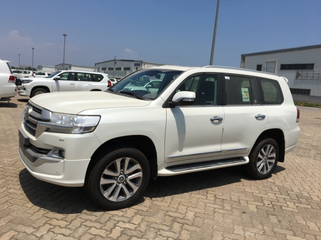 空间够大够舒适动力狂野v8越野丰田酷路泽5700