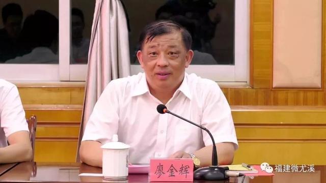 9日晚,尤溪县人民政府与福建帝视信息科技有限公司签订人工智能工业