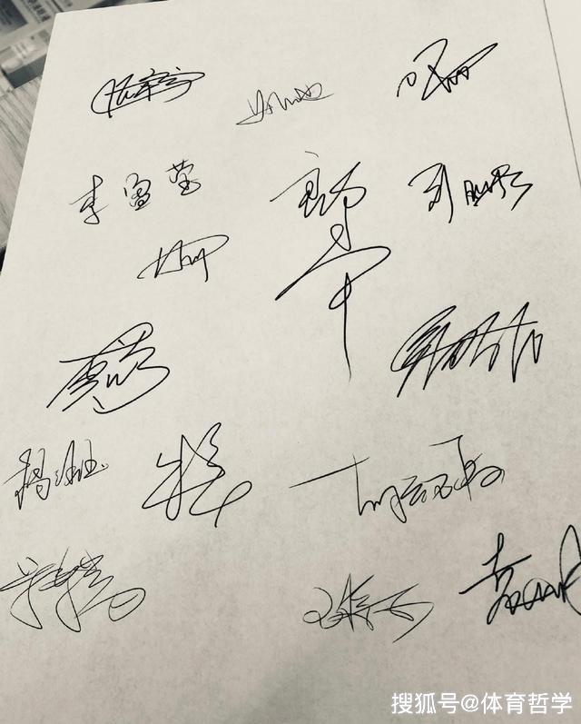 原创女排姑娘15人签名你都能够认出来吗网友此2人有一手好字
