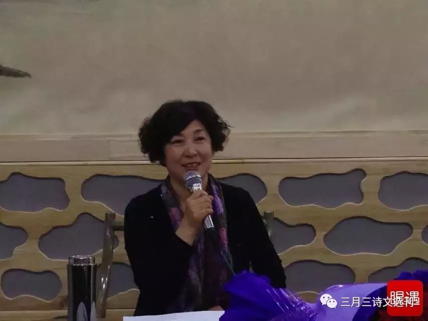 金笛简介:金笛,原名张素丽,她清秀高雅,恬淡富贵.