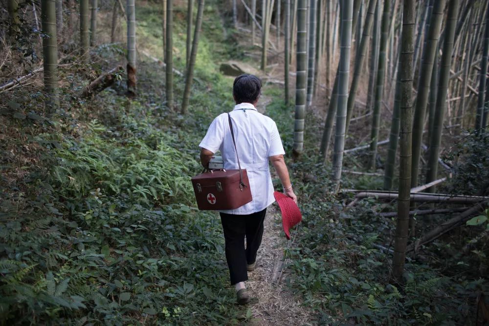 【倾听江西医生好故事】半个世纪,这位山村医生"绕"了地球四圈