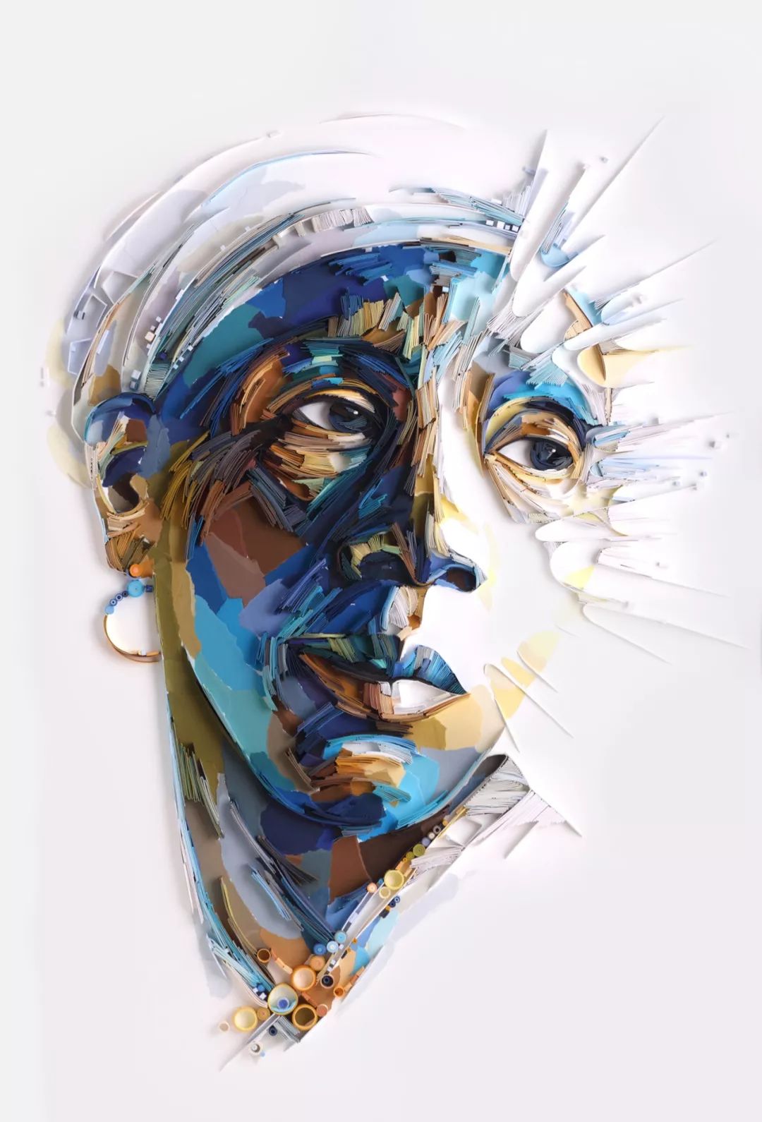 原创她以纸为墨卷出生动的人物肖像画真是太有创意了