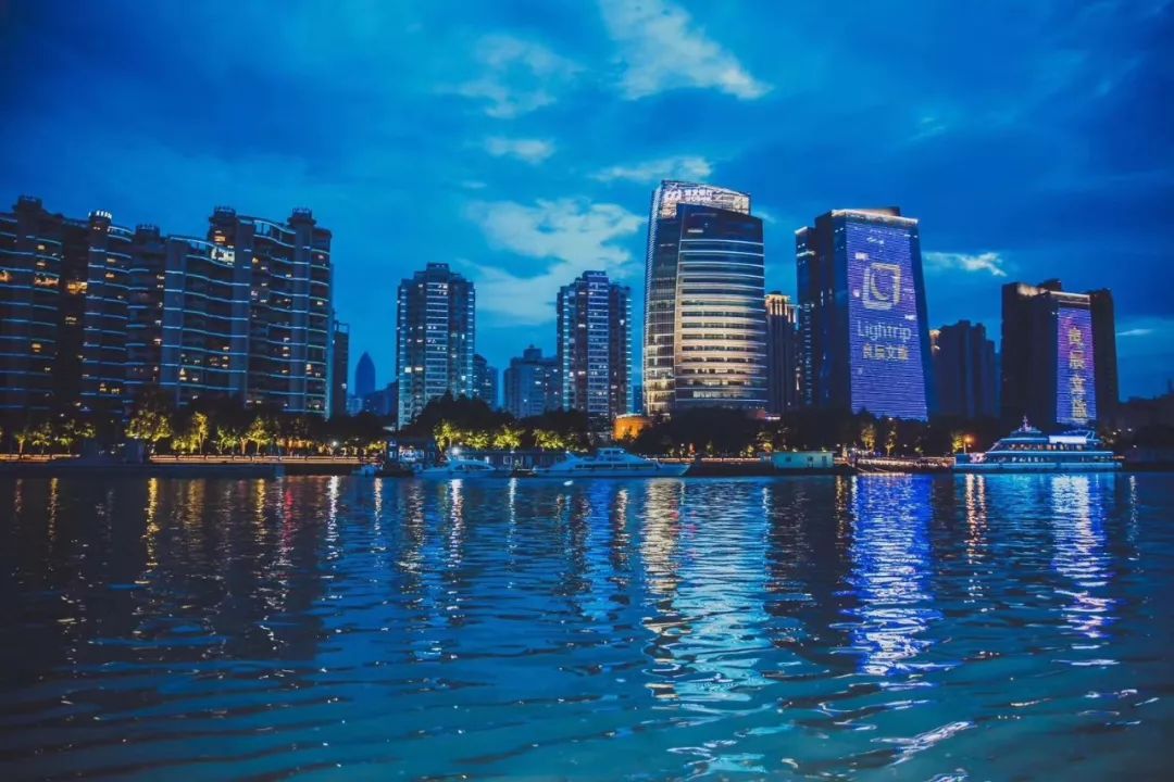 工会大厦,海港大厦,鹿港大厦,温州cbd商务中心等各类光影组团穿上靓丽