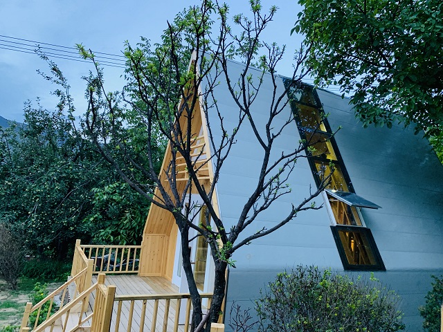 川藏线藏家院子中的木屋:感受藏式文化,拥抱纯粹自然