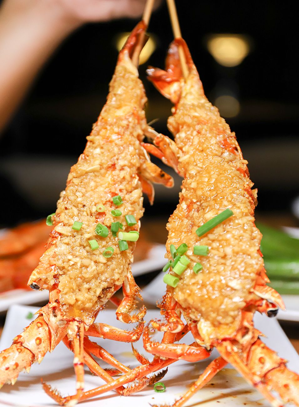 "▼/ 诱人的碳烤现场 /店里最新出品碳烤小青龙,简直赚足眼球刷爆味蕾