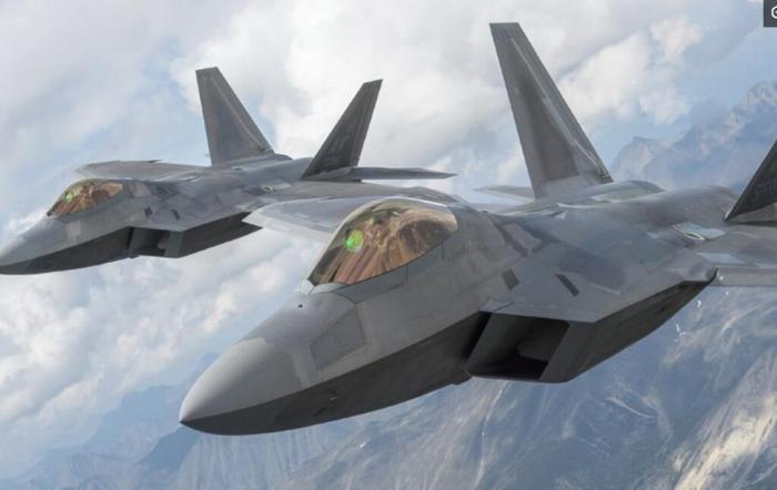 美军f22战机再亮相曝高清近照酷炫姿态引发热议