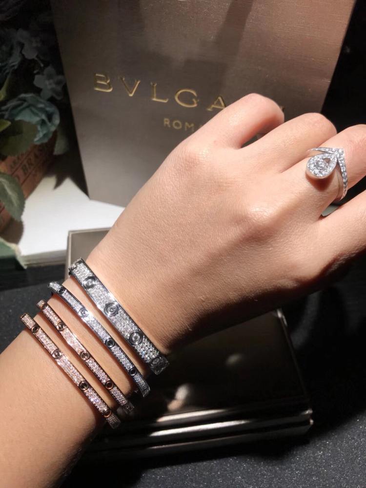 那里可以买到真金真钻卡地亚满天星手镯