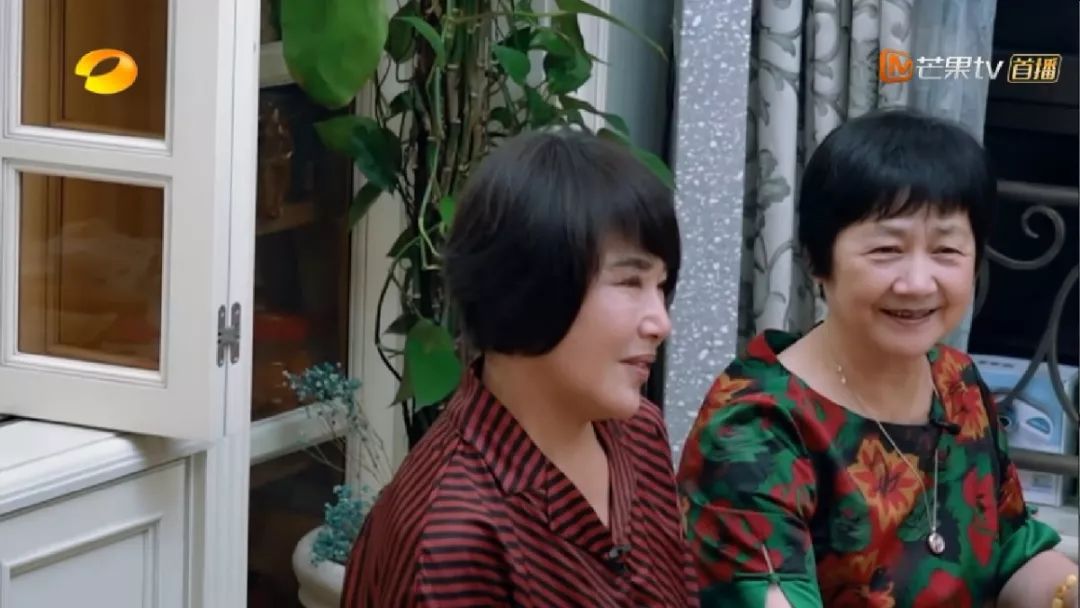 怎么能做这么多……"听到这里,杜若溪的妈妈(北妈)听不下去了,从厨房