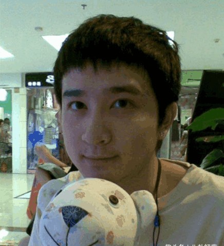 他颜值不输释小龙,最红时为学业放弃演戏,如今隐退多年被遗忘_张伟文