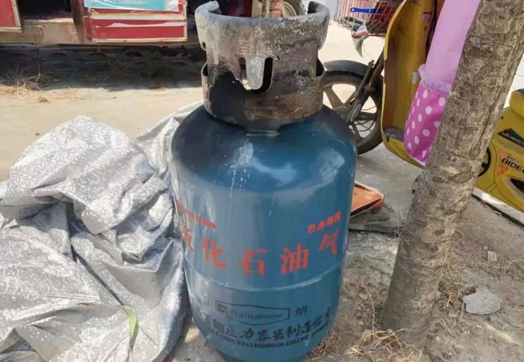 液化气罐又起火,为何这次消防员选择让它原地烧完?