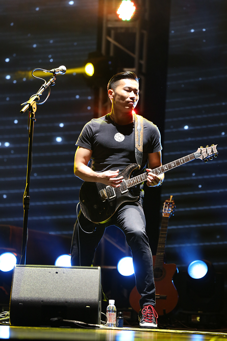 近日,国内知名乐队鹿先森现身青岛西海岸新区金沙滩啤酒城凤凰之声大