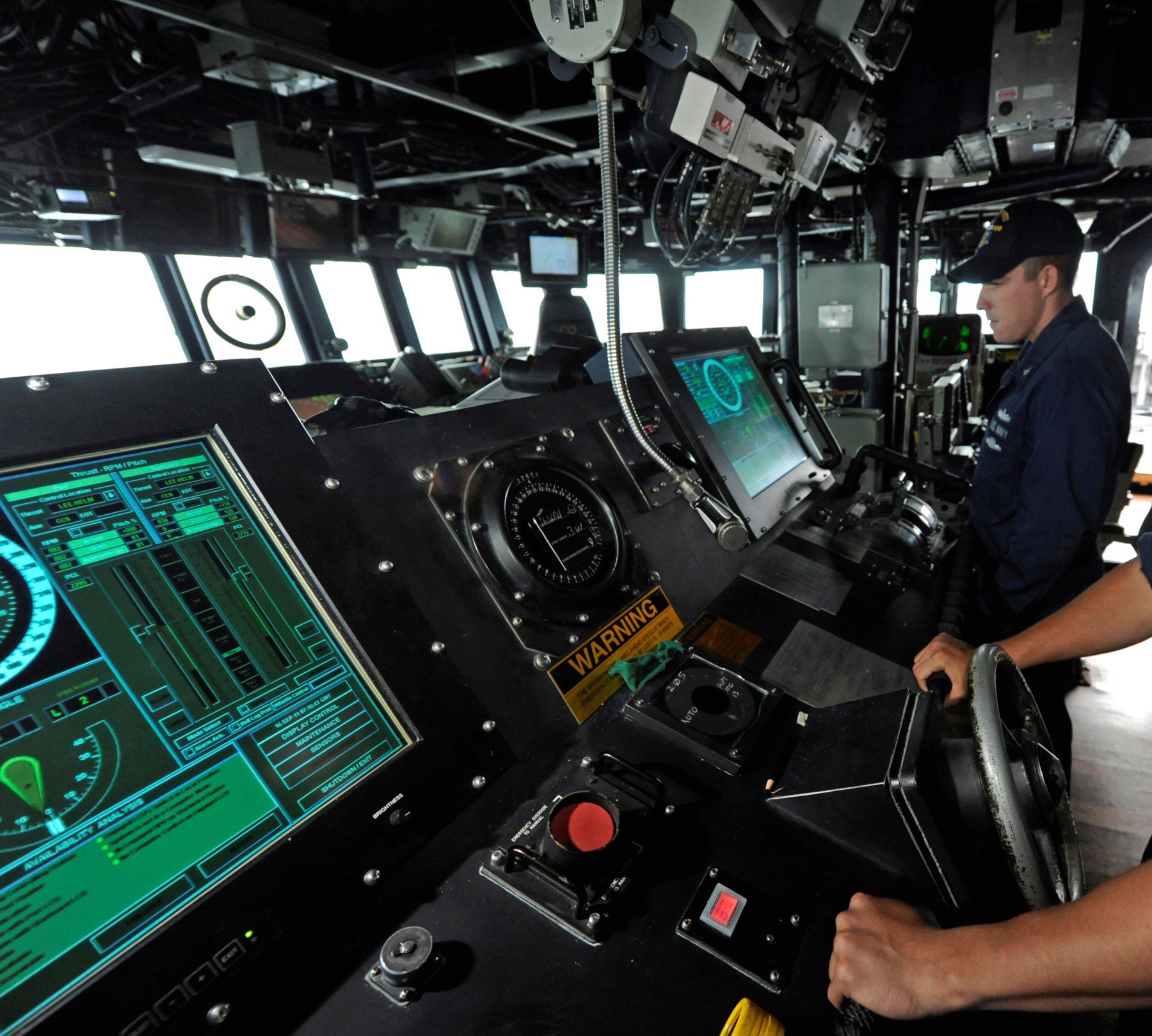 触控屏太难用了美国军舰要改回机械控制系统