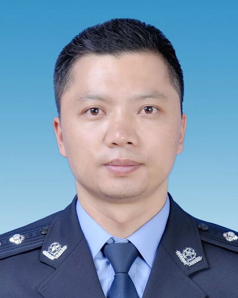 李彬,男,汉族,1981年12月生,中央党校大学学历,中共党员,2002年12月