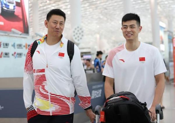 李楠或忍痛割爱!彻底失灵?昔日队长已成男篮"大坑"_方硕