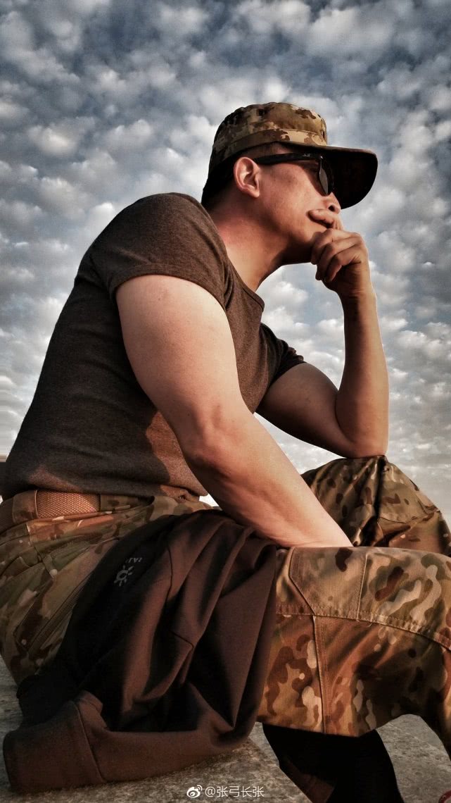 张弓:南方的天空下,我在深情地把你遥望