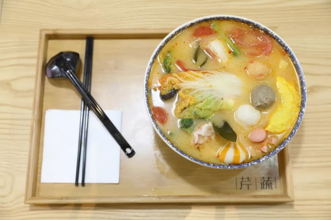 颠覆传统一人一锅奉化万达新开了一家新派麻辣烫店堪称麻辣烫中的小