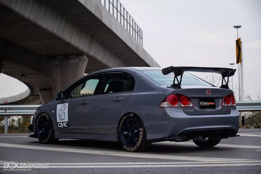 坚持性能,不向姿态妥协,这辆影响了两代人的八代思域 type r 改装得太