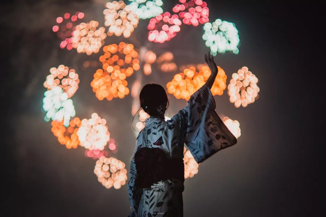 如果你现在在日本那么绝不能错过一年一度的花火大会