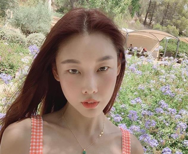 韩国知名模特晒比基尼泳装照被韩网友吐槽太暴露她亲自回应