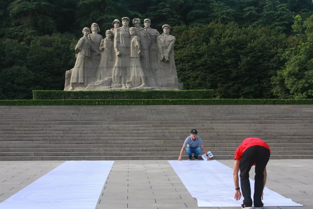 点赞他们将雨花台烈士雕塑群像搬上了画卷