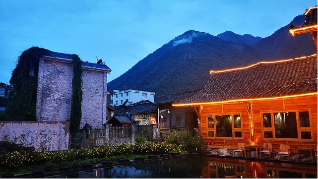 遇见磨西古镇古道话别院房车露营g318day13