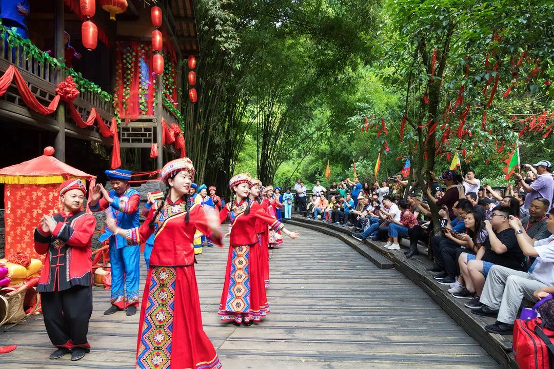 在"三峡人家"做"新郎",值!