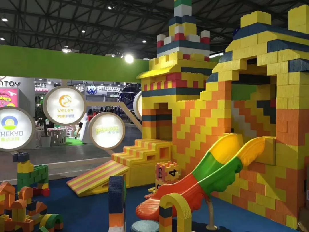 3000㎡超大面积独家淘气堡梦幻呼吸灯30款项目天空之城蹦床攀岩运动馆