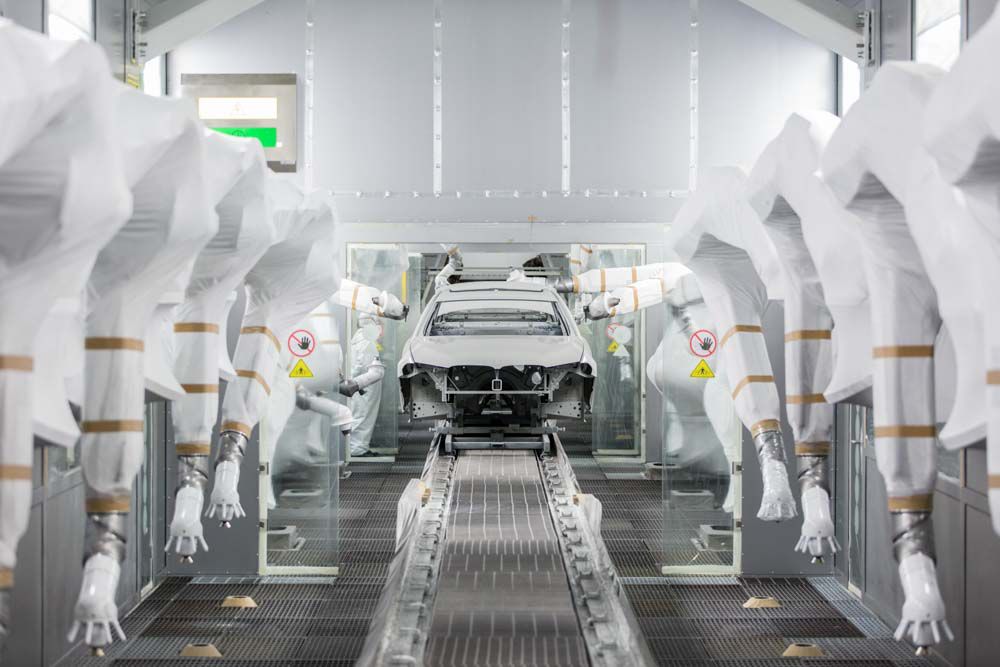 涂装车间全自动车身喷涂作业