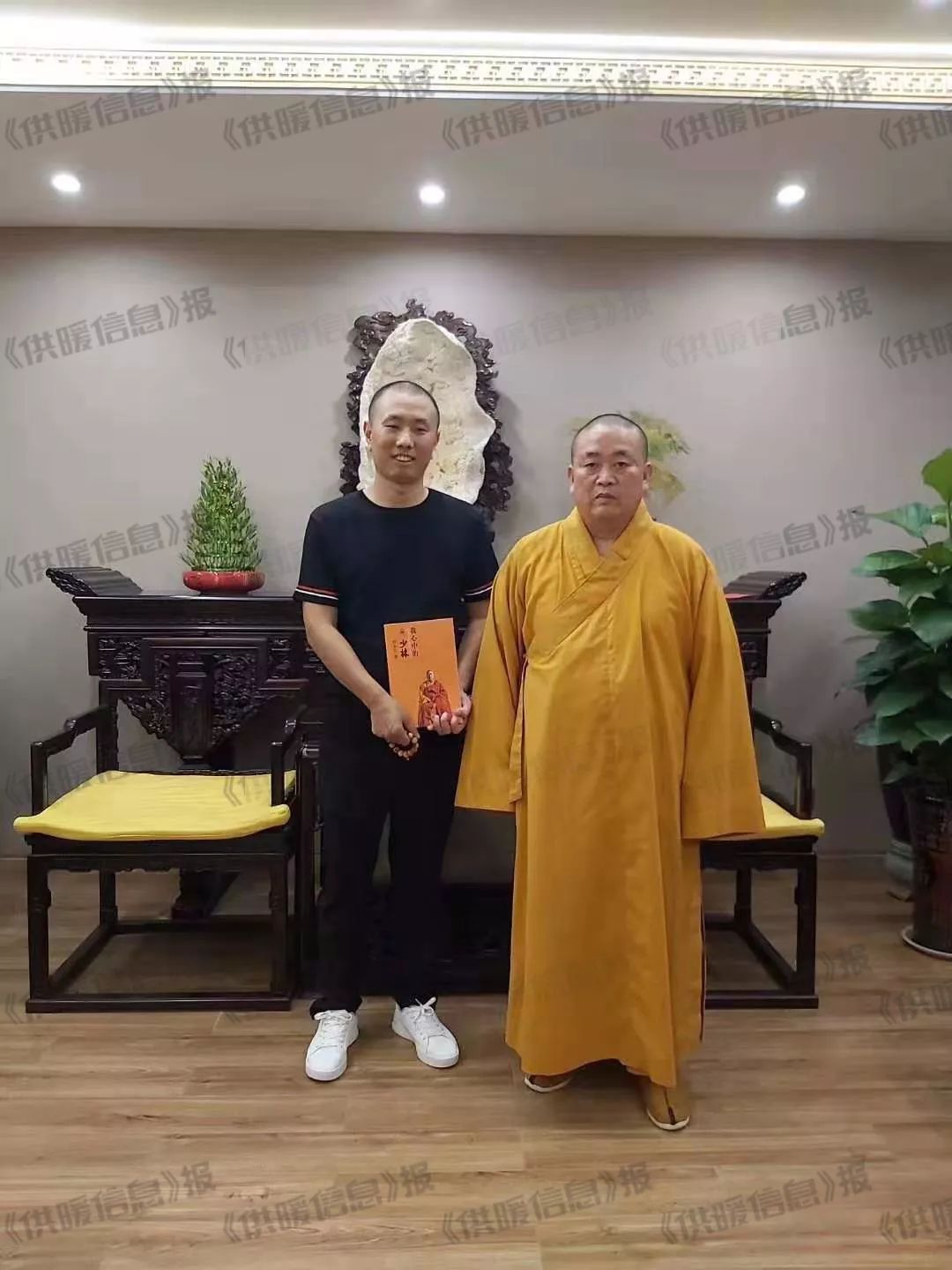 早在1986年,当时释永信作为师父释行正方丈的助手,就已经开始做跟"