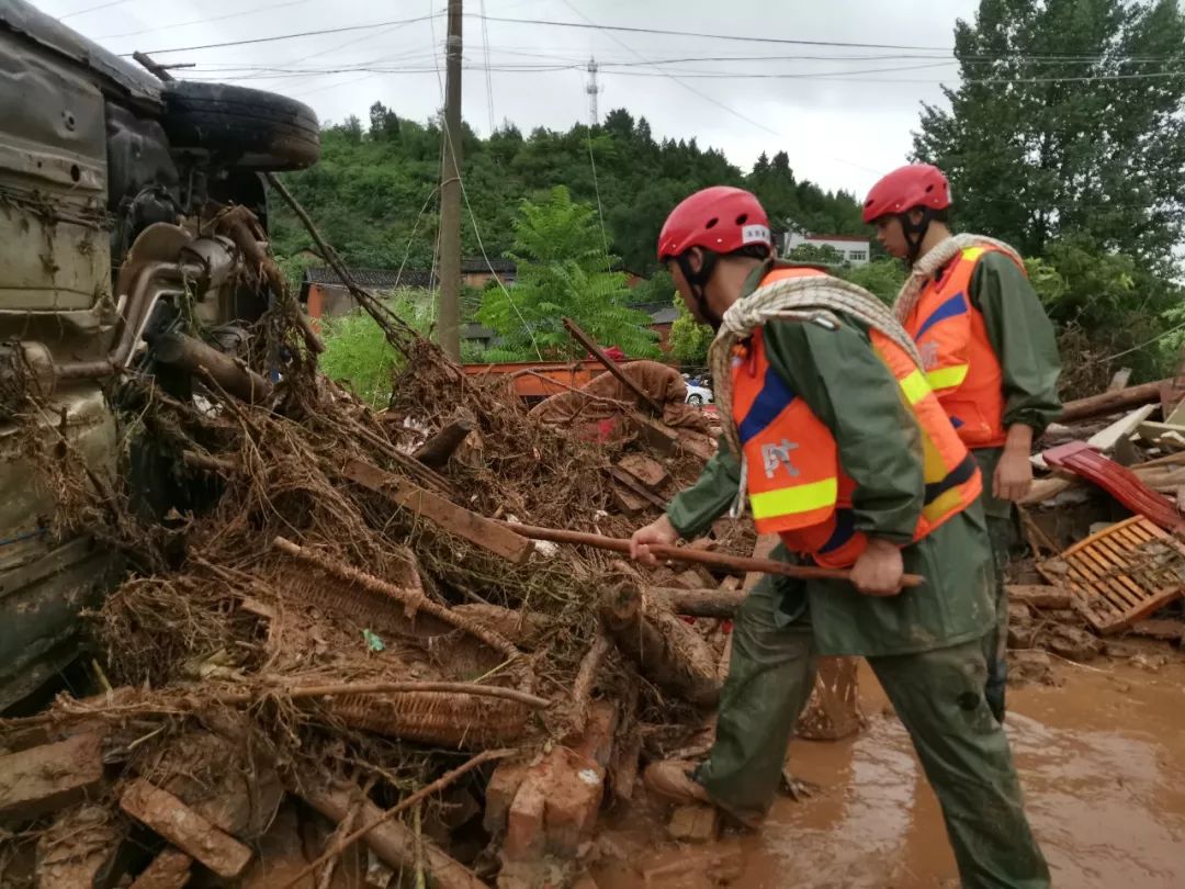 人民至上湖北消防8486大型山洪抢险救援