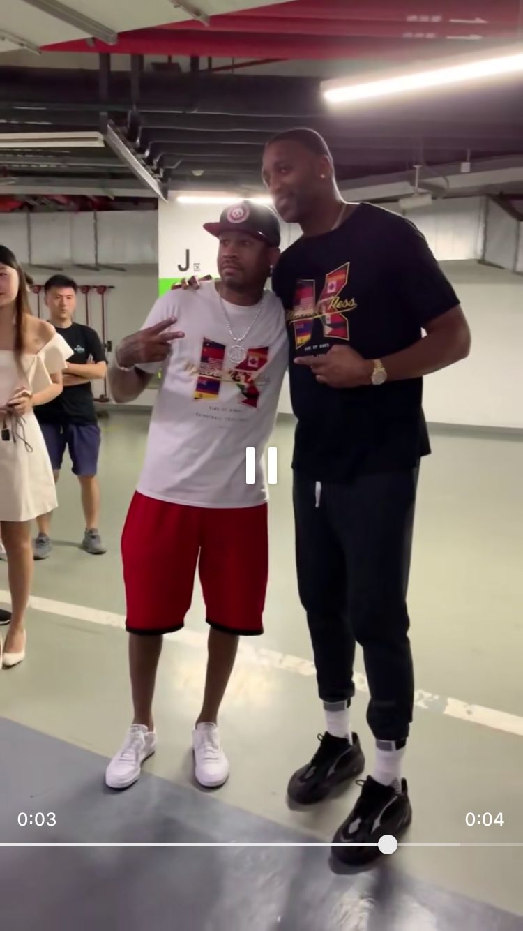 多少人的青春!麦迪晒与艾弗森上海合照!